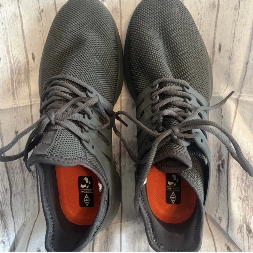 👠🖤Men's Gray Athletic Shoes Biacolum Non Skip Size 10 1/2